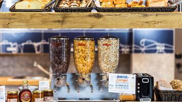 Daily buffet breakfast (EUR 9 per person)