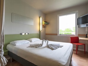 Double Room | Desk, blackout drapes, free cribs/infant beds, free WiFi