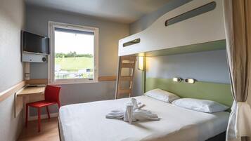 Triple Room, Multiple Beds