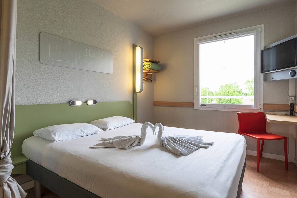 Double Room | Desk, blackout curtains, free cots/infant beds, free WiFi