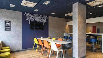 Dagelijks ontbijtbuffet (EUR 8 per persoon)