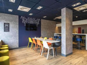 Tägliches Frühstücksbuffet gegen Gebühr