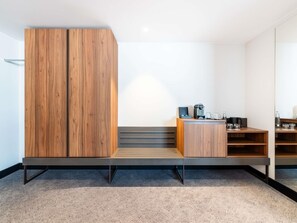 Habitación ejecutiva, 1 cama matrimonial y sofá cama | Ropa de cama hipoalergénica y artículos del minibar gratis