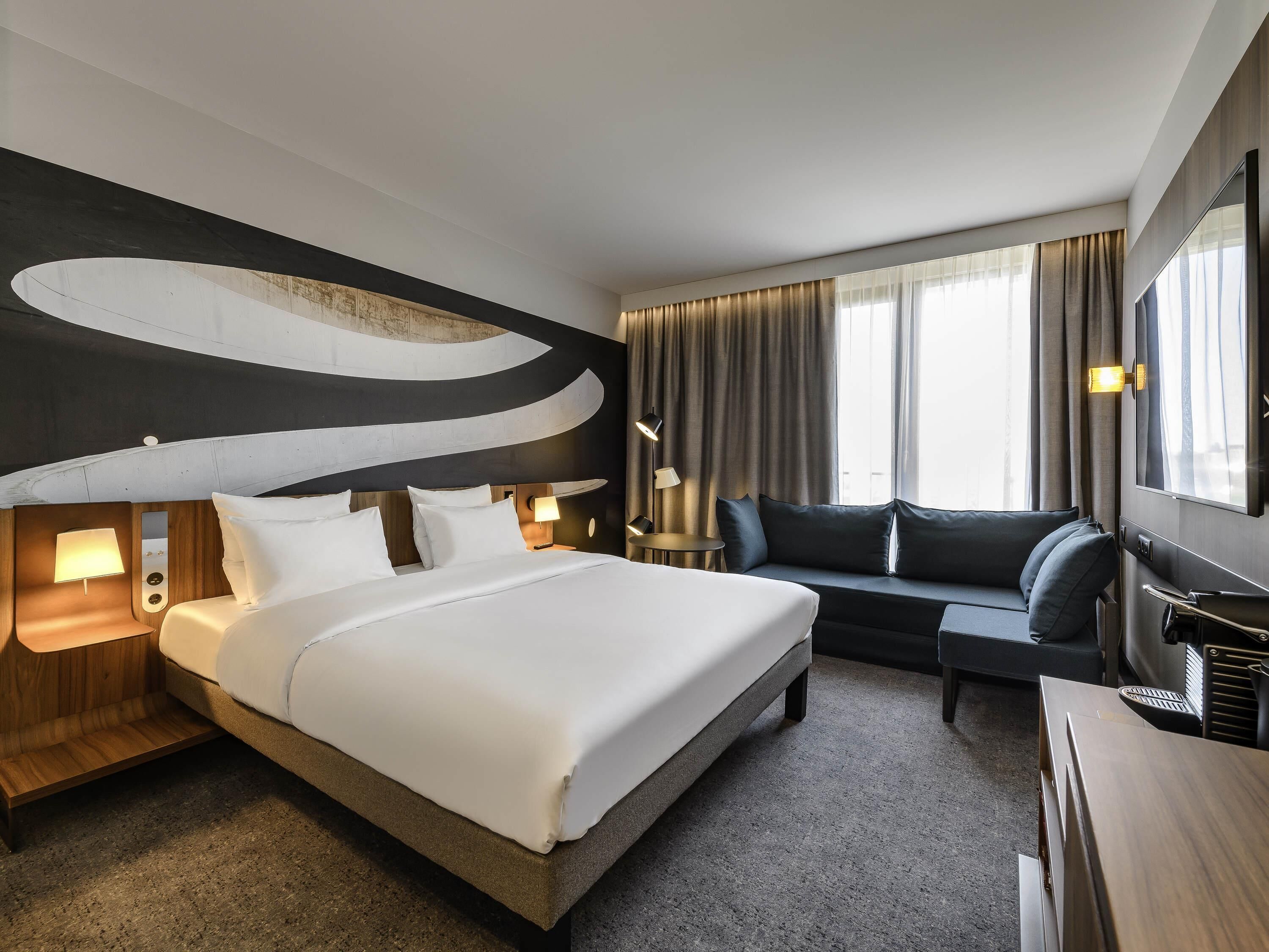 Habitación superior, 1 cama matrimonial y sofá cama | Ropa de cama hipoalergénica y artículos del minibar gratis 