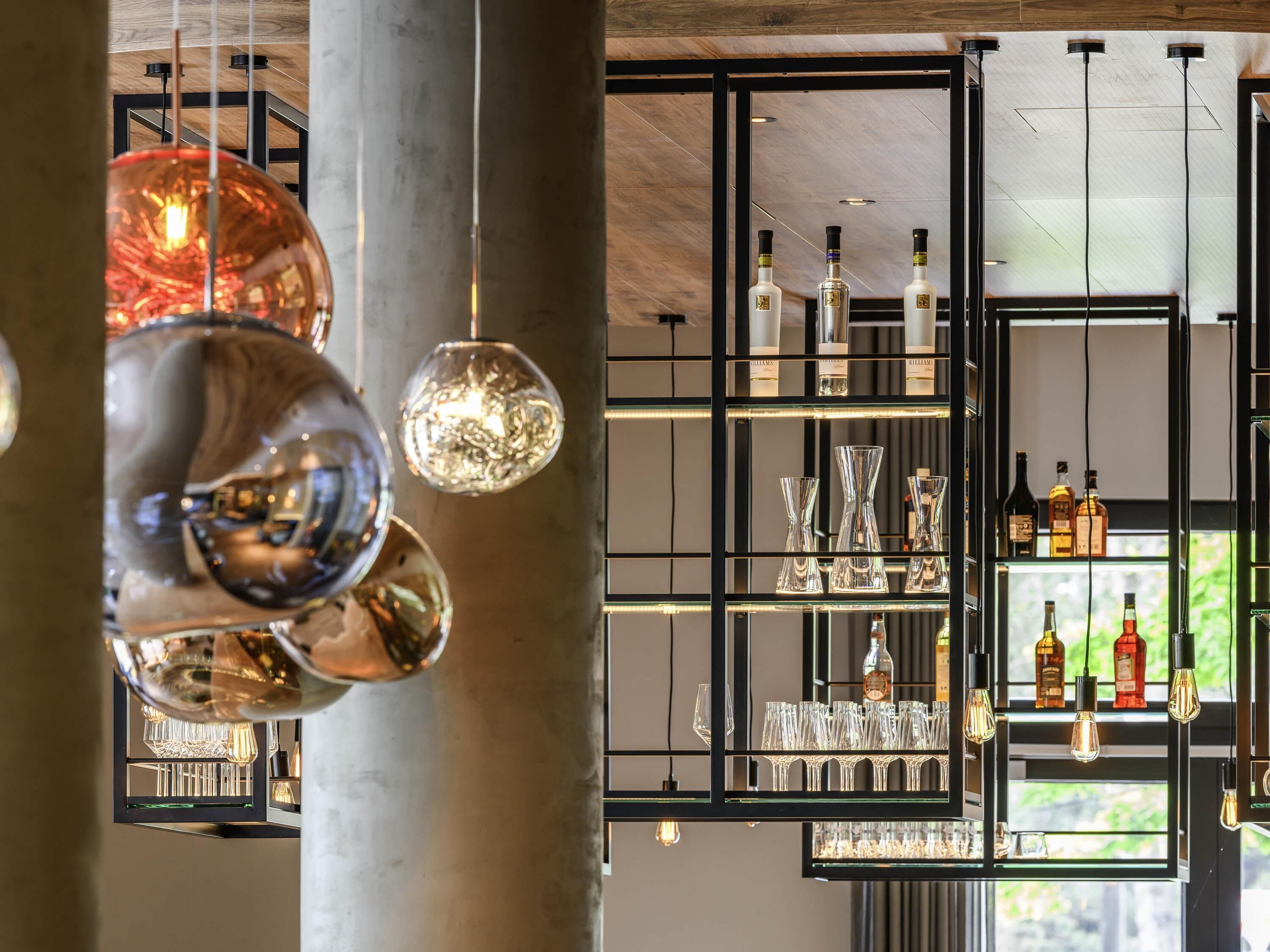 Bar (trong khuôn viên)