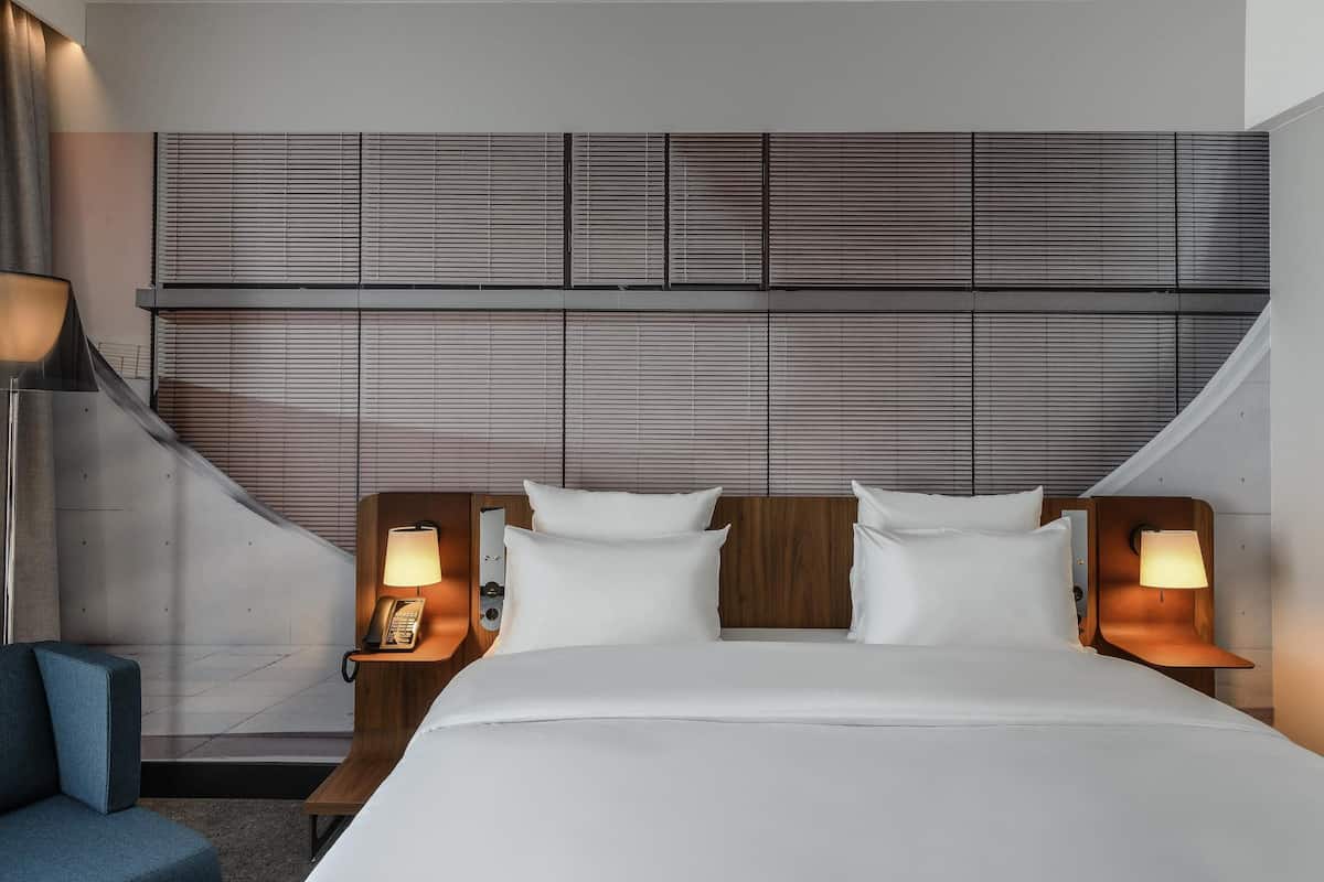 Standard Room, 1 Double Bed | Hypo-allergenic bedding, free minibar, in-room safe, blackout curtains