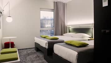Dreibettzimmer, Mehrere Betten | Zimmersafe, Verdunkelungsvorhänge, schallisolierte Zimmer