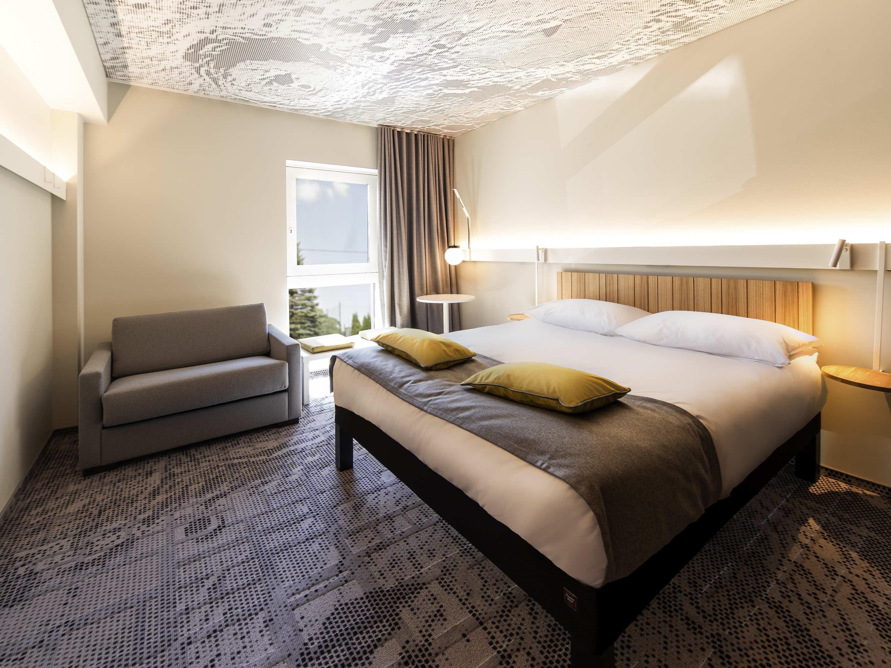 family room, 1 double bed with sofa bed | in-room safe, blackout curtains, soundproofing, iron/ironing board