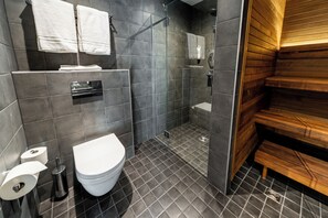 Habitación superior, 1 cama doble, sauna | Baño | Ducha, artículos de higiene personal ecológicos y toallas