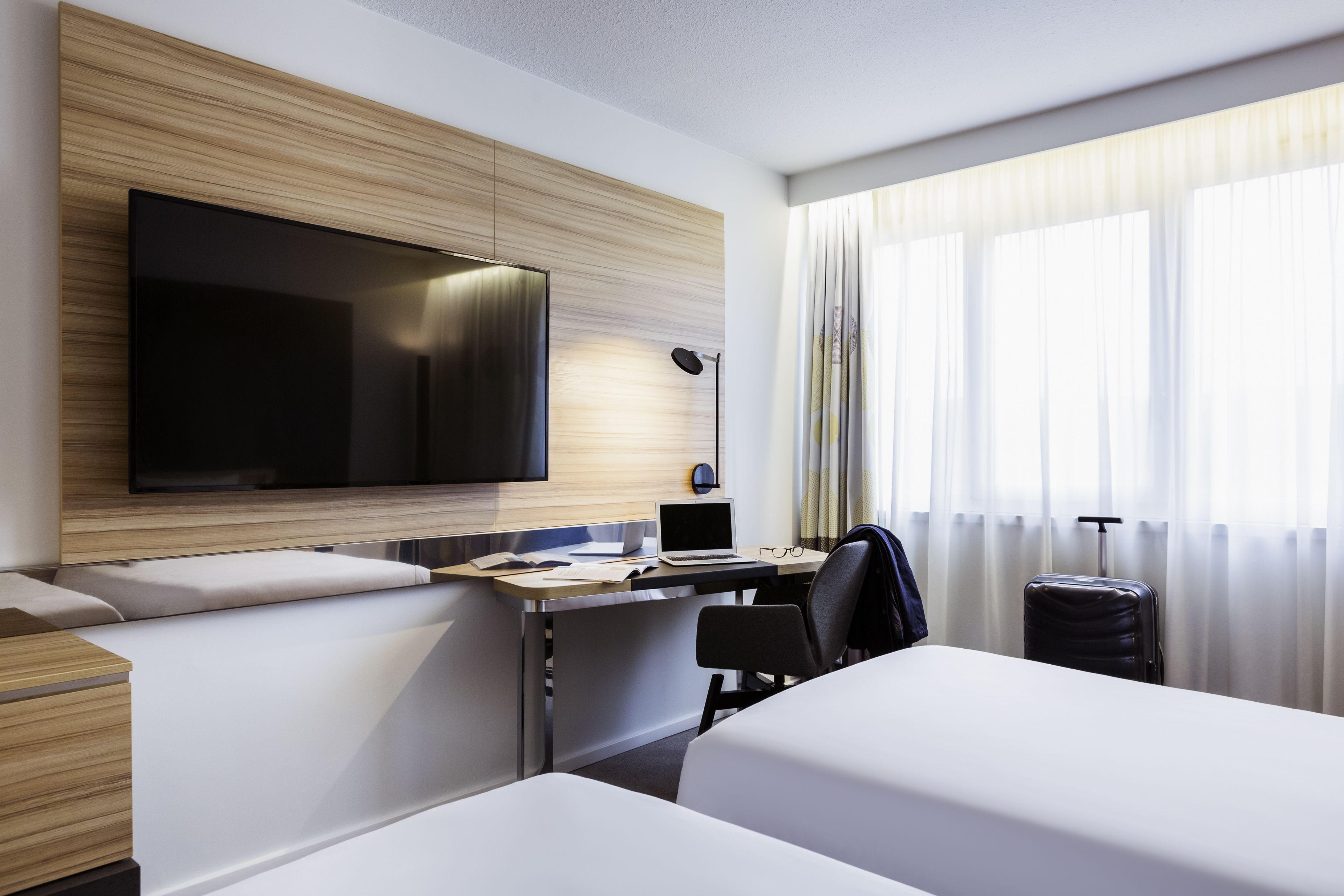 classic twin room, 2 single beds | in-room safe, desk, blackout curtains, soundproofing