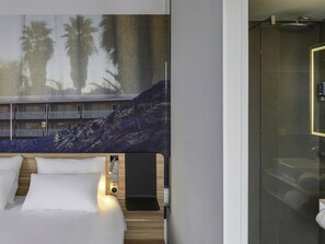 In-room safe, desk, blackout curtains, soundproofing - Novotel Saint-Étienne Centre Gare Châteaucreux (Saint-Etienne)