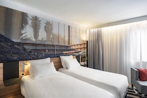 Chambre Classique avec lits jumeaux, 2 lits une place | Coffres-forts dans les chambres, bureau, rideaux occultants