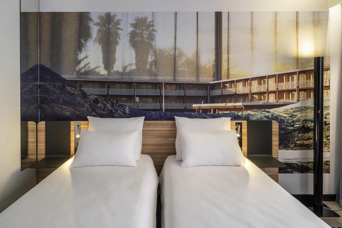 Classic Twin Room, 2 Twin Beds | In-room safe, desk, blackout drapes, soundproofing