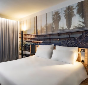 Classic Room, 1 Double Bed | In-room safe, desk, blackout curtains, soundproofing