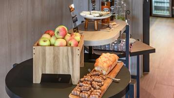 Dagelijks à la carte ontbijt (EUR 19.50 per persoon)