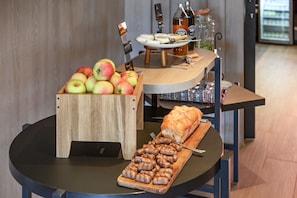 Frukost enligt egen beställning varje dag mot avgift