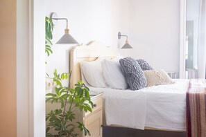 3 bedrooms, in-room safe, iron/ironing board, travel cot