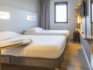 Twin kamer, 2 eenpersoonsbedden | Geluiddichte muren, gratis babybedden, gratis wifi, beddengoed