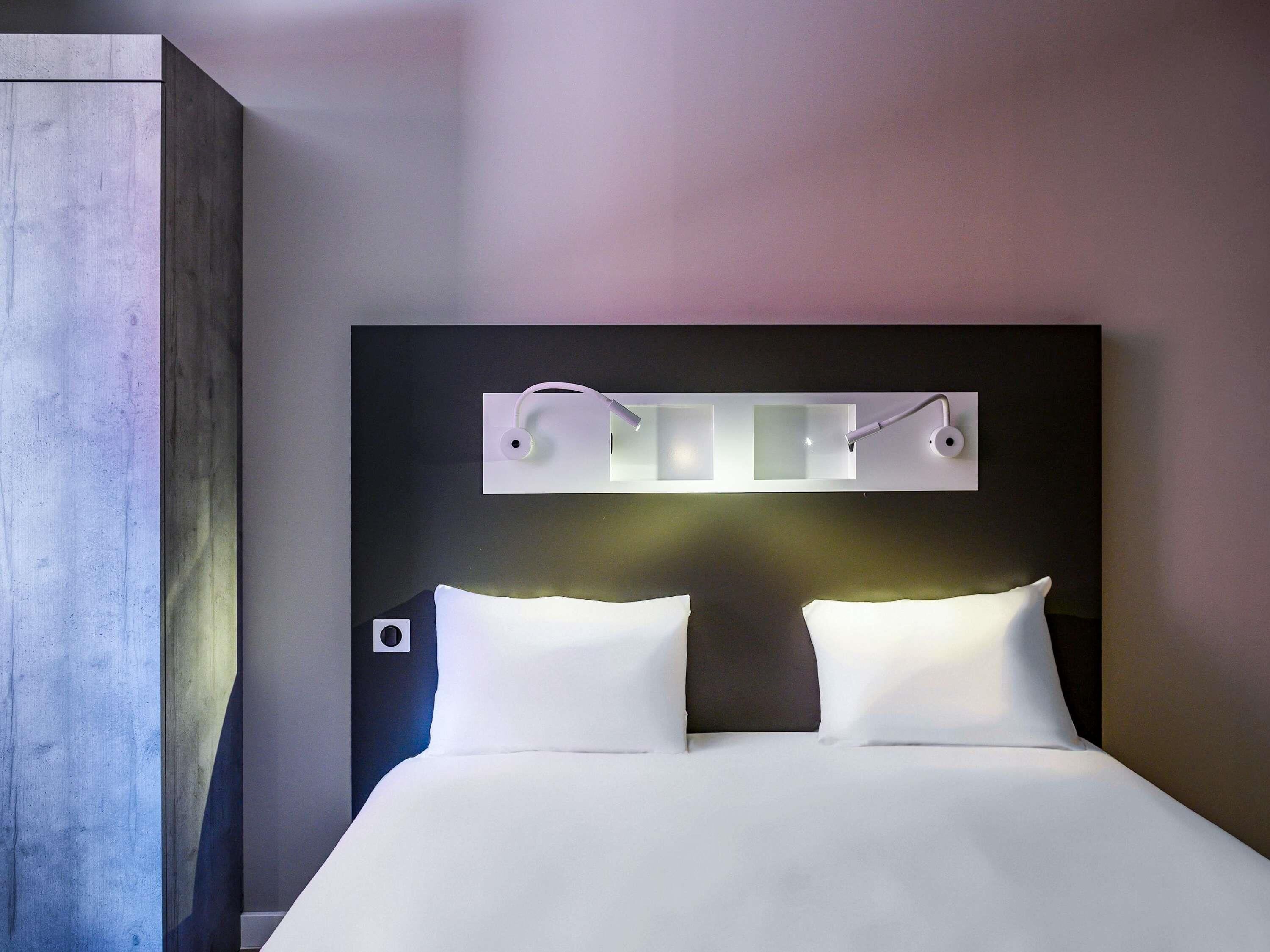 Chambre Triple Standard, plusieurs lits, accessible aux personnes à mobilité réduite | Chambres insonorisées, lits bébé (gratuits), Wi-Fi gratuit