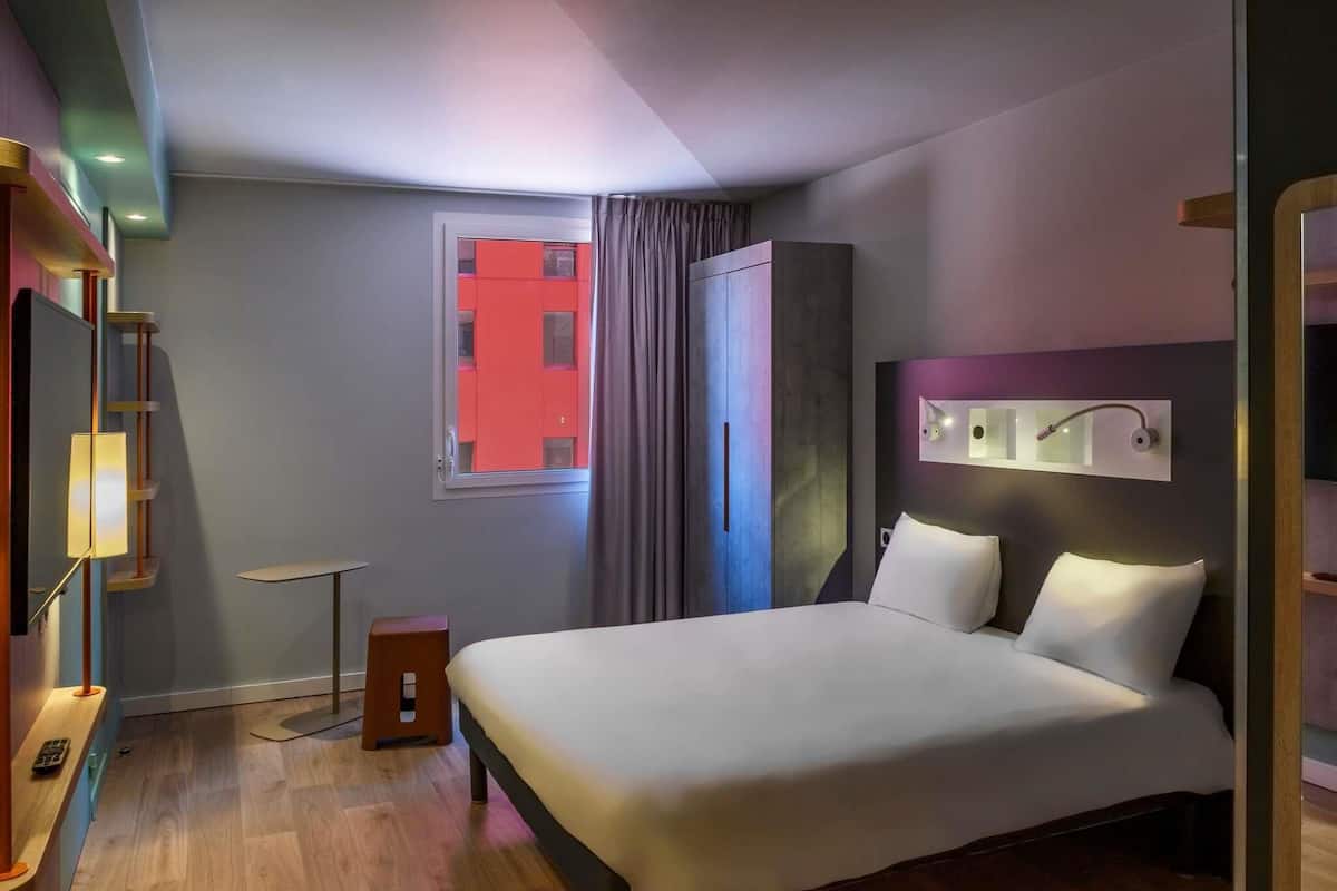 Chambre triple Standard, Plusieurs lits, accessible aux personnes Ă mobilitĂ© rĂ©duite | SystĂšme dâinsonorisation, lit de bĂ©bĂ© (gratuit), accĂšs au Wi-Fi (inclus)