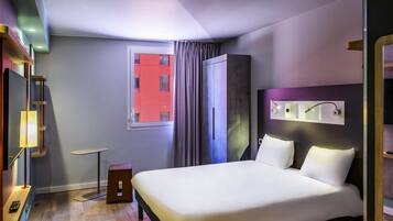 Chambre Triple Standard, plusieurs lits, accessible aux personnes à mobilité réduite | Chambres insonorisées, lits bébé (gratuits), Wi-Fi gratuit