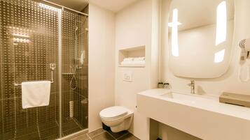 Blackout curtains, soundproofing, iron/ironing board, free WiFi
