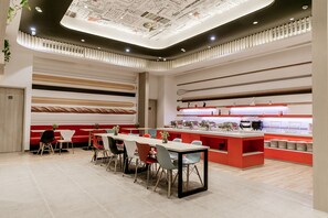 Colazione a buffet a pagamento, servita tutte le mattine 