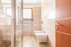 Shower, hair dryer, bidet - Casa Lucia Design with private outdoor space really close to Lake (Ledro)
