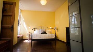 4 dormitorios, tabla de planchar con plancha, wifi gratis y ropa de cama