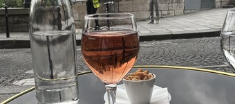 Romantic Paris apartment, large 1 bedroom on the chic Ile Saint Louis