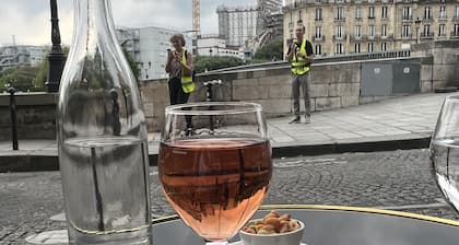 Appartement romantique Ă Paris, grand 1 chambre sur le chic Ile Saint Louis