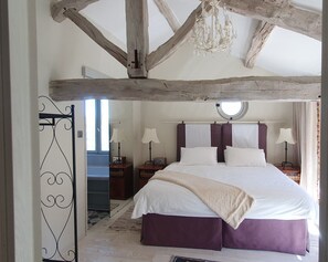 2 slaapkamers, een strijkplank/strijkijzer, gratis wifi, beddengoed