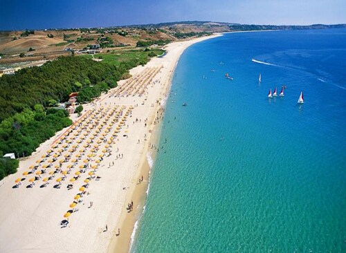 Family-friendly 2-bedroom apartment 2 steps from the Sea