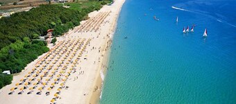 Family-friendly 2-bedroom apartment 2 steps from the Sea