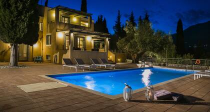 "Phivos Villa'Elegant Villa dramaattisia Mountain ja merinäköala, täysin varusteltu