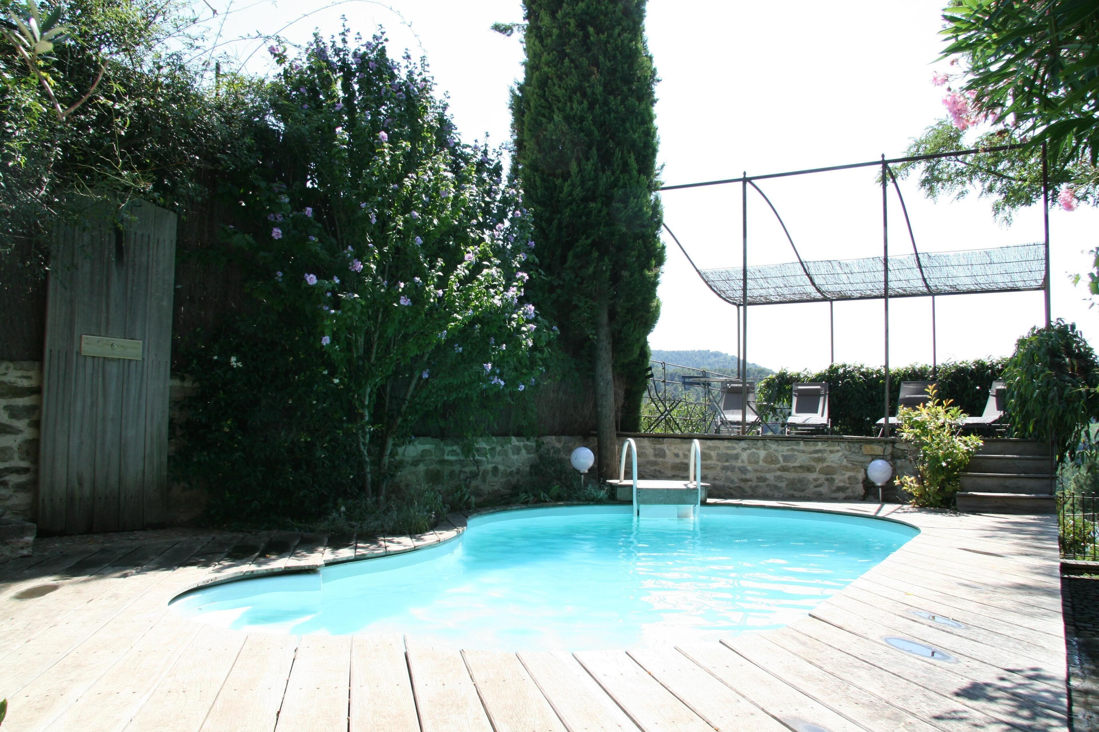 At the gates of the Luberon, charming cottage Les Lavandes, air-conditioned for 2 people