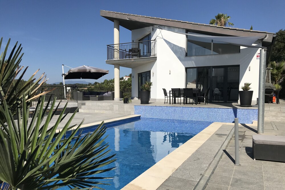 Casa Rocalla. Villa in Lloret de Mar with an amazing sea view