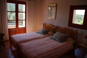 3 bedrooms, iron/ironing board, WiFi, bed sheets - It is turó Son Mel, cottage. (Petra)