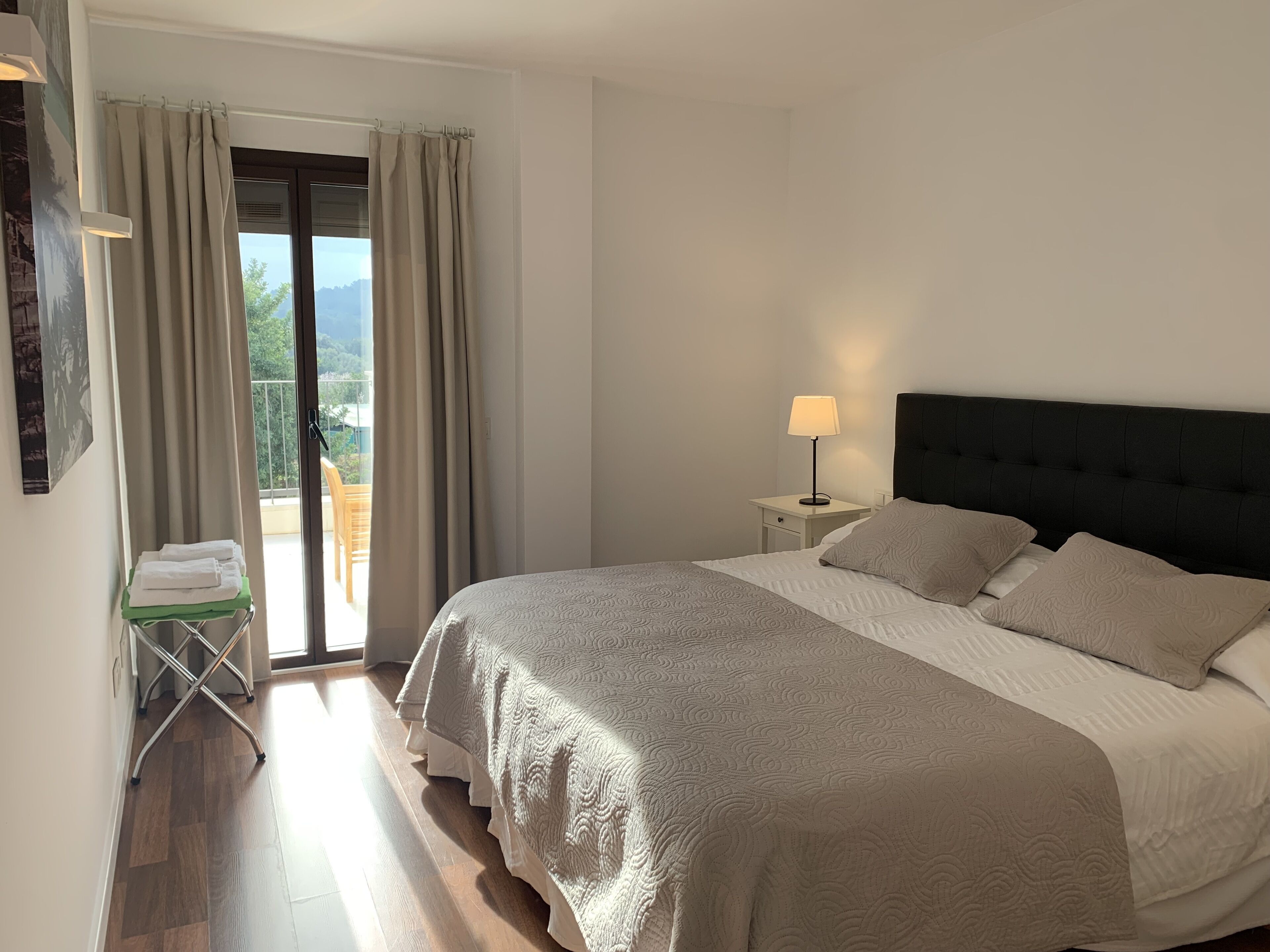 4 多间卧室、办公桌、熨斗/熨衣板、免费 WiFi