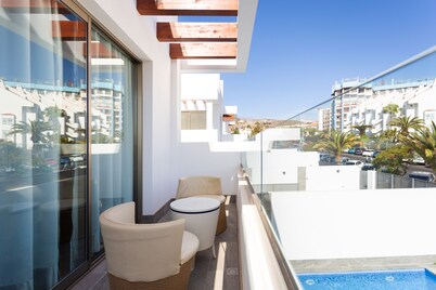 Luxury Villa with Pool and air conditioning