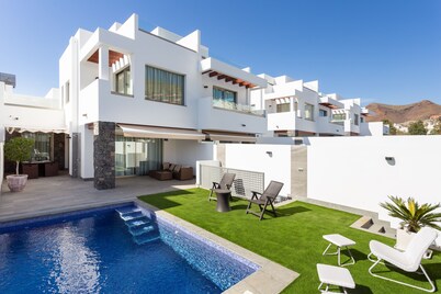 Luxury Villa with Pool and air conditioning
