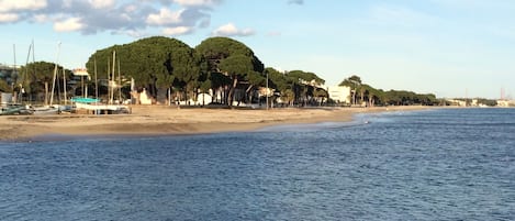 Vlak bij het strand