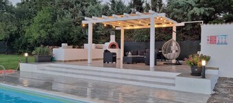 Enchanting Private Villa with Expansive Garden, Private Pool, and FREE WiFi