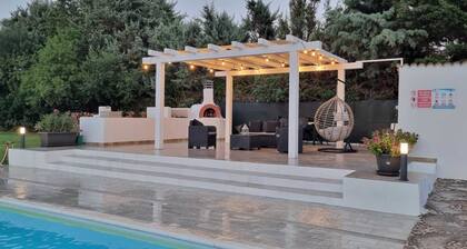 Enchanting Private Villa with Expansive Garden, Private Pool, and FREE WiFi