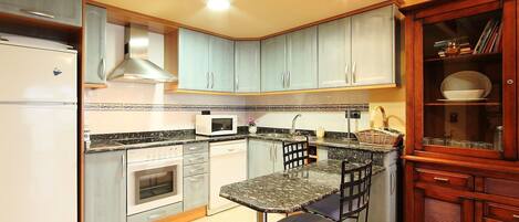 Microondas, horno, lavavajillas, freezer