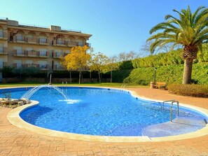 Pool - Beautiful apartment for 5 guests with A/C, WIFI, pool, TV and balcony (Sant Carles De La R��pita)