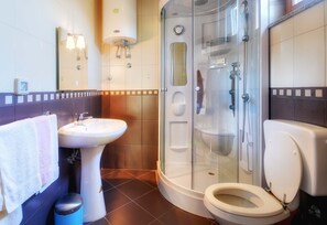 Dusche, Whirlpool, Haartrockner, Handtücher