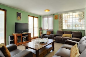 TV, fireplace, DVD player, stereo