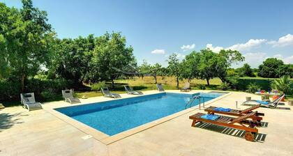 Villa with big garden and large pool near Pula JULY/AUGUST 30% DISCOUNT