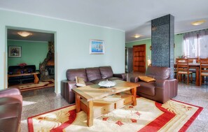 TV, fireplace, DVD player, stereo